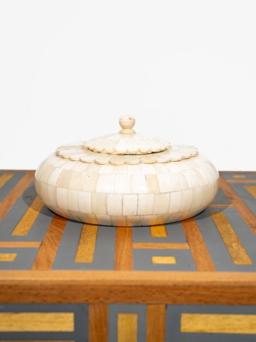 Misk - Ivory Shell Keepsake...